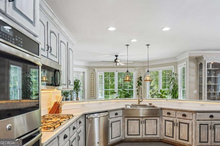 4137 Hiram Lithia Springs Road, Powder Springs, GA 30127